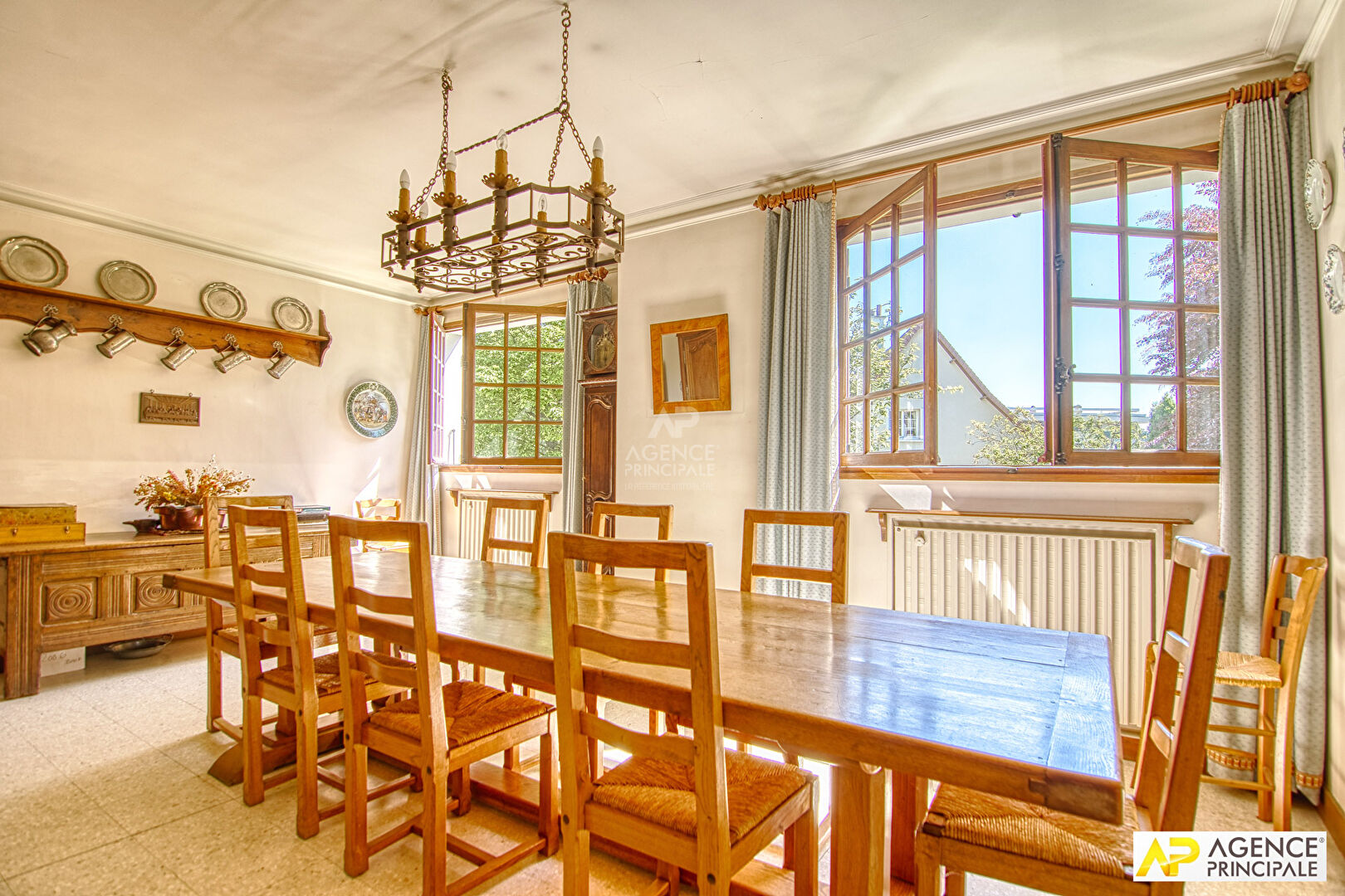 Le Chesnay centre ville - Maison 14 pièces 395.90 m² habitable